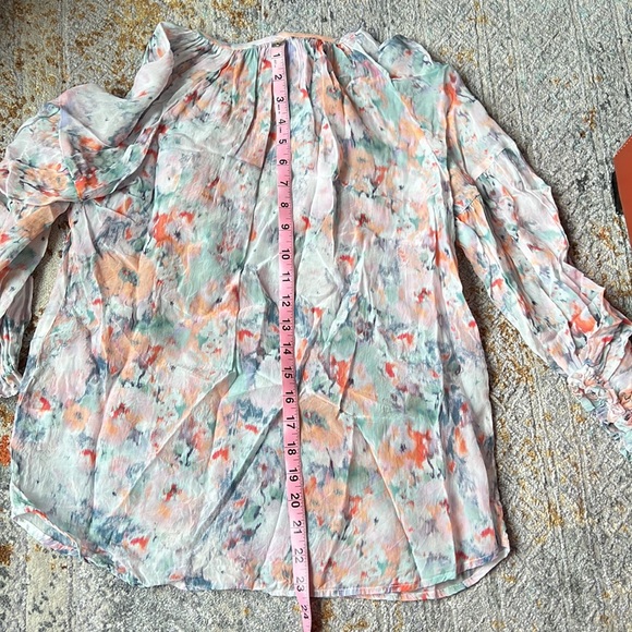 Velvet By Graham & Spencer 3/4 Sleeve Floral Blouse - Picture 5 of 9